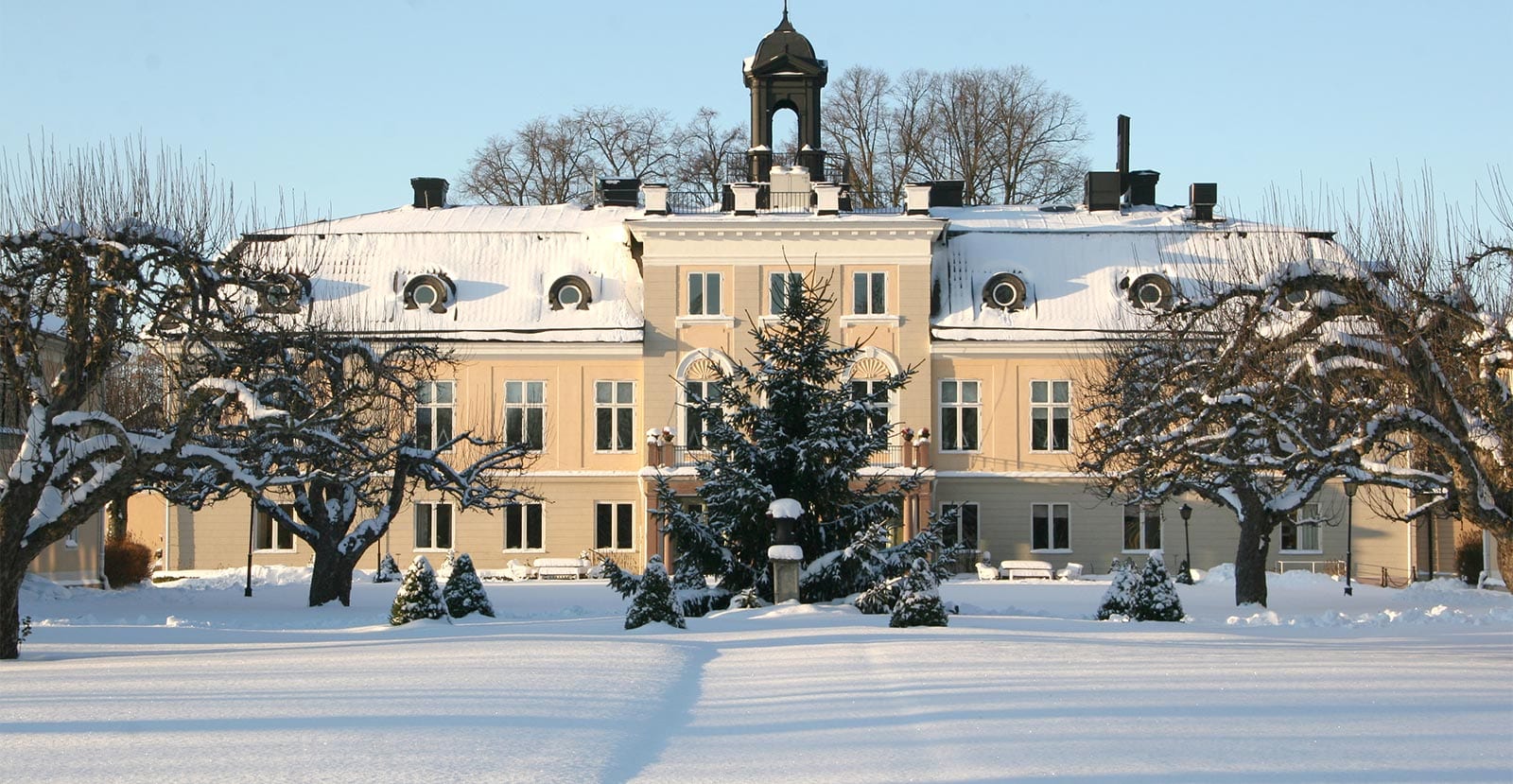 Södertuna Slott i vinterskrud